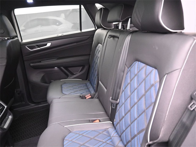 2025 Volkswagen Atlas Cross Sport SEL Premium R-Line photo 14