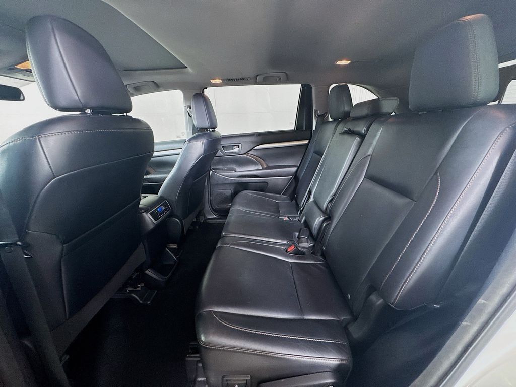 2015 Toyota Highlander Base Hybrid photo 25