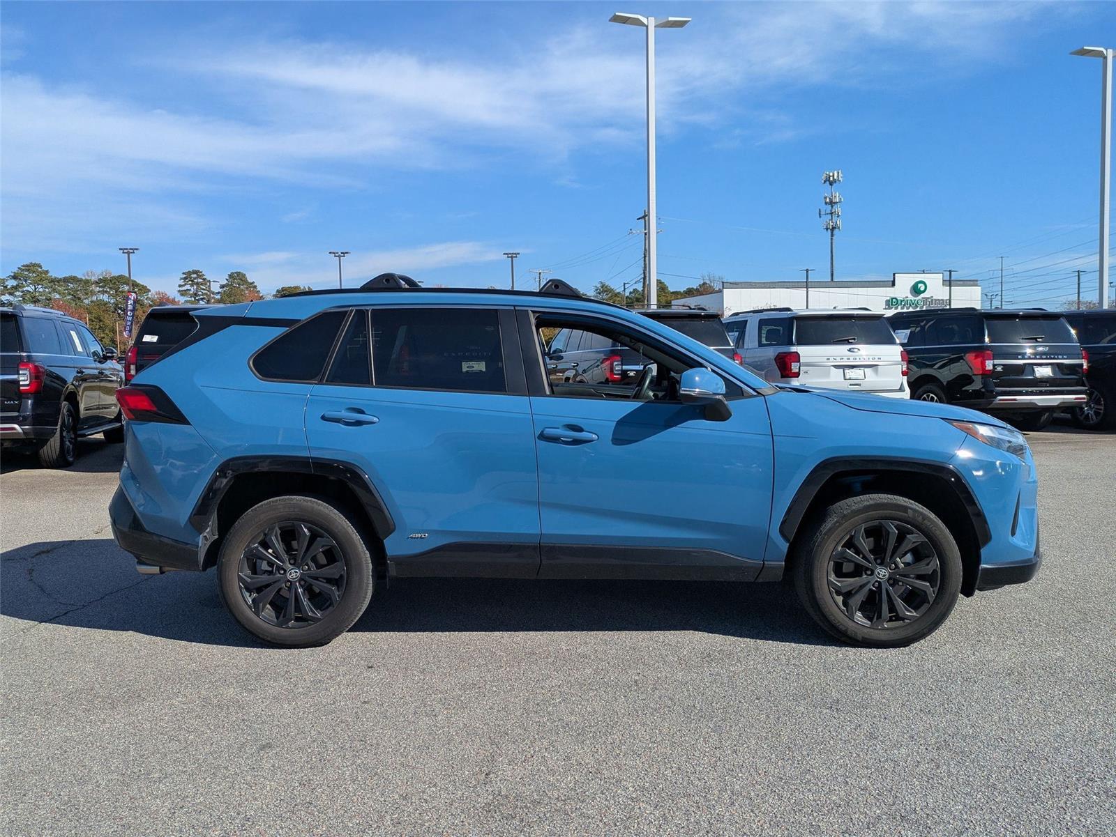 2023 Toyota RAV4 Hybrid SE photo 4