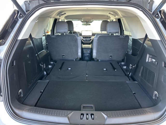 2025 Ford Explorer photo 38