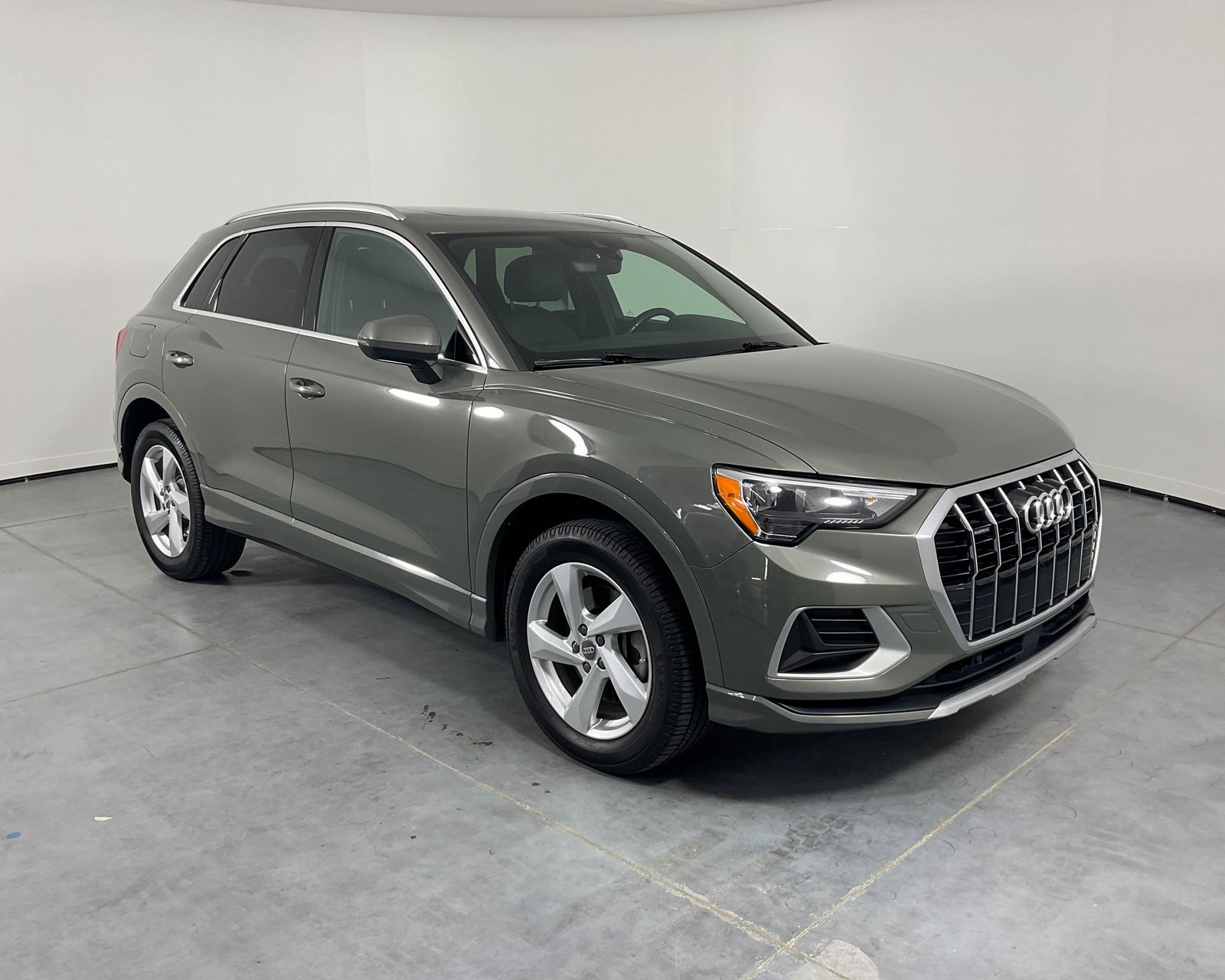 2020 Audi Q3 Premium photo 3