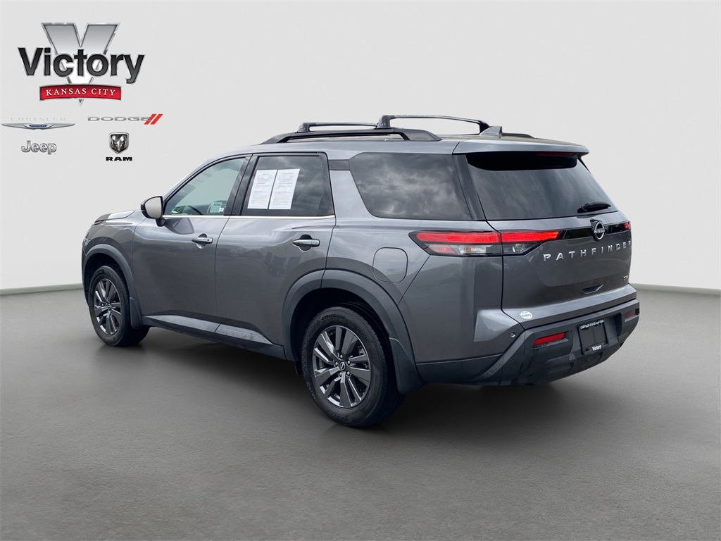 2022 Nissan Pathfinder SV photo 3