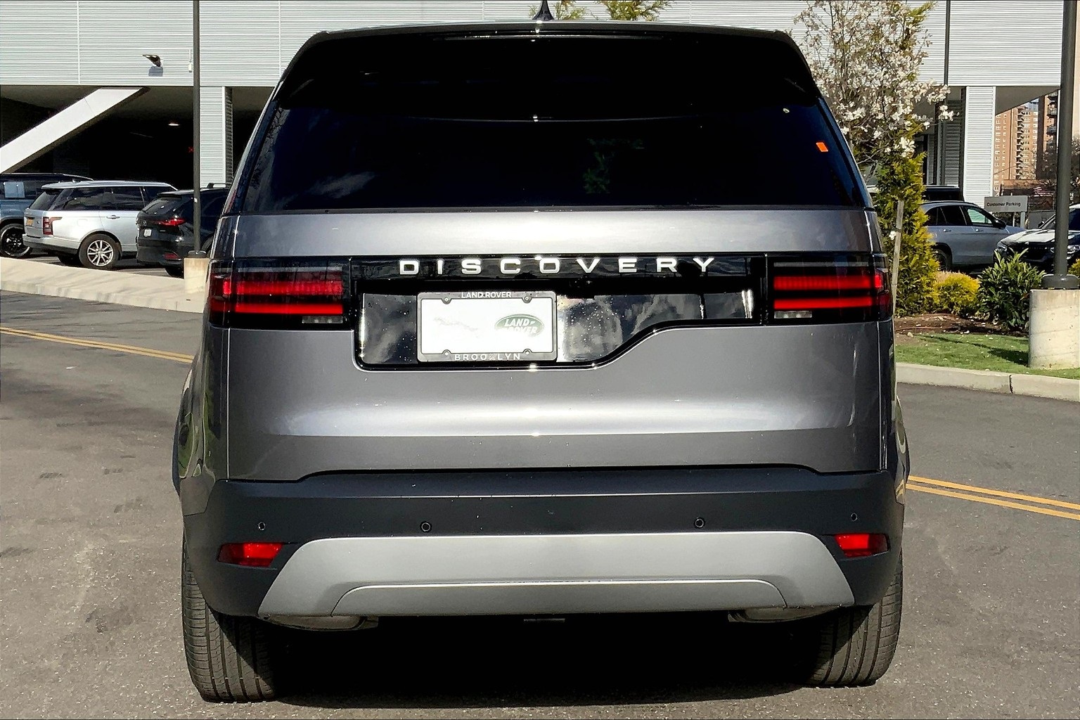 2025 Land Rover Discovery S photo 4