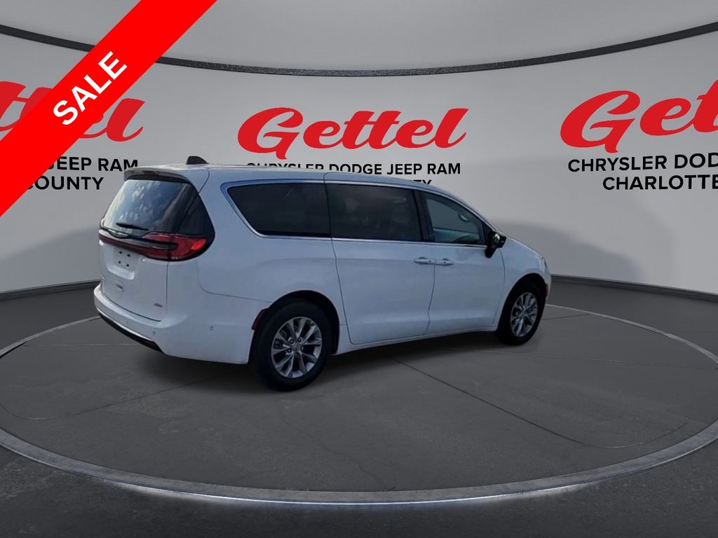 2025 Chrysler Pacifica photo 7
