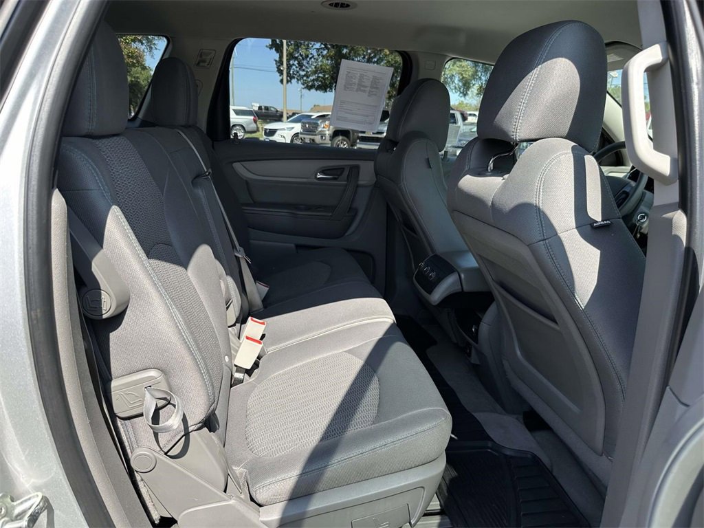 2017 Chevrolet Traverse LS photo 2