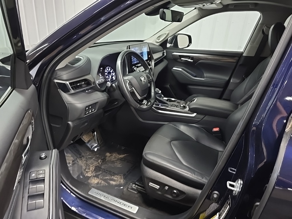 2022 Toyota Highlander Limited photo 29