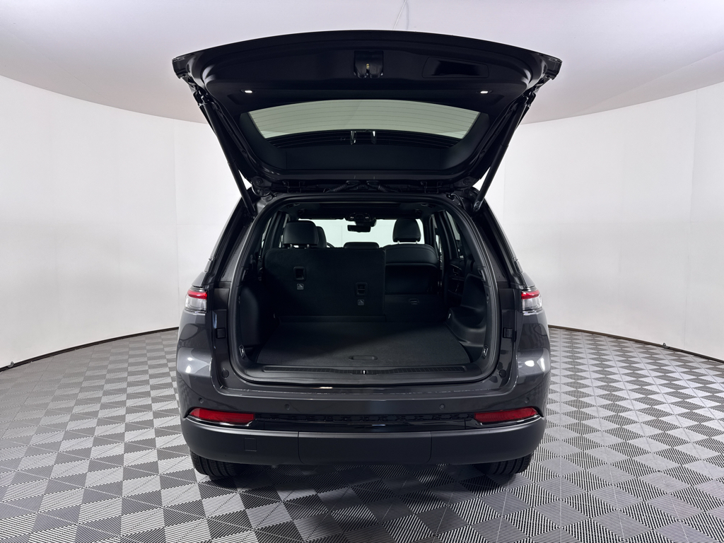 2025 Jeep Grand Cherokee Limited photo 2