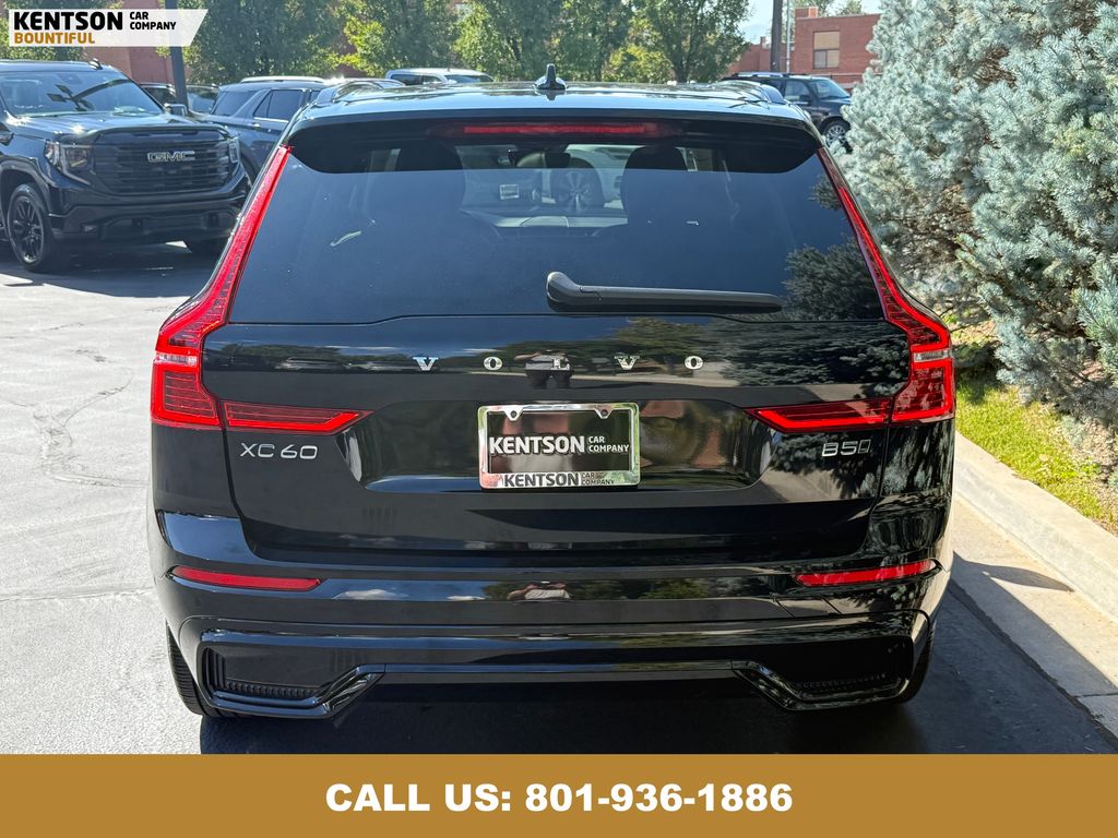 2025 Volvo XC60 B5 Plus photo 7