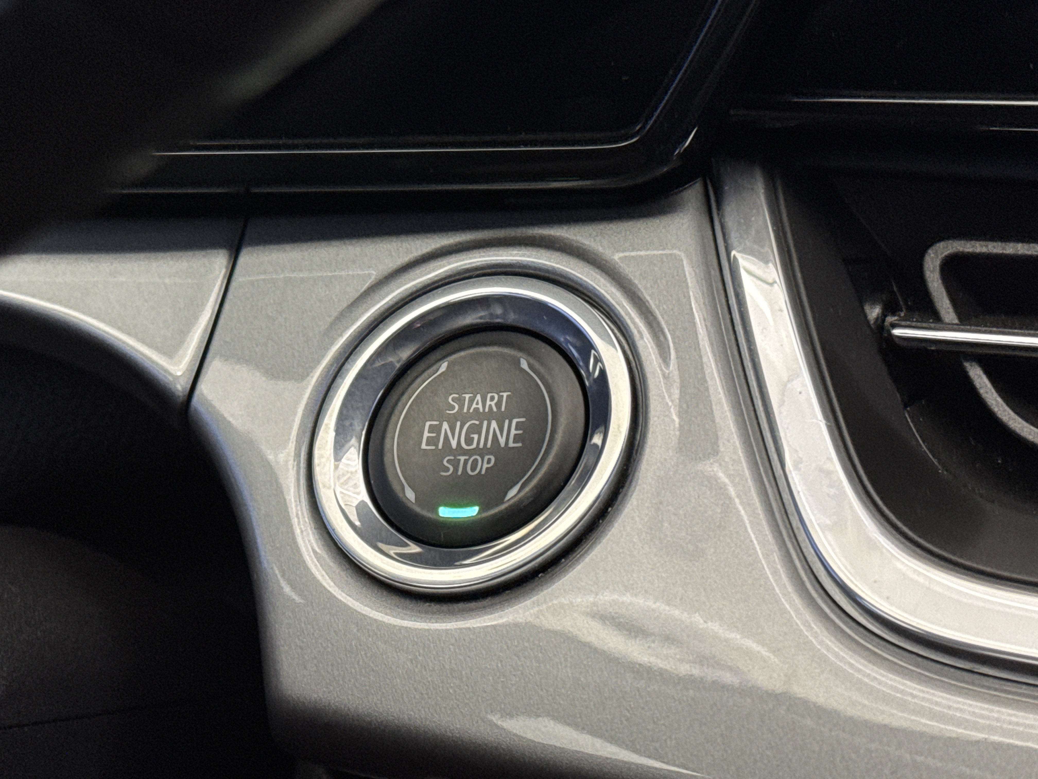 2024 Chevrolet Trax LT photo 2