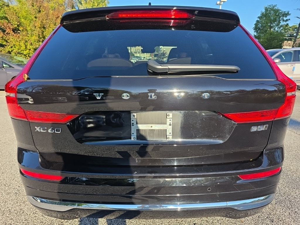 2023 Volvo XC60 B5 Plus photo 3