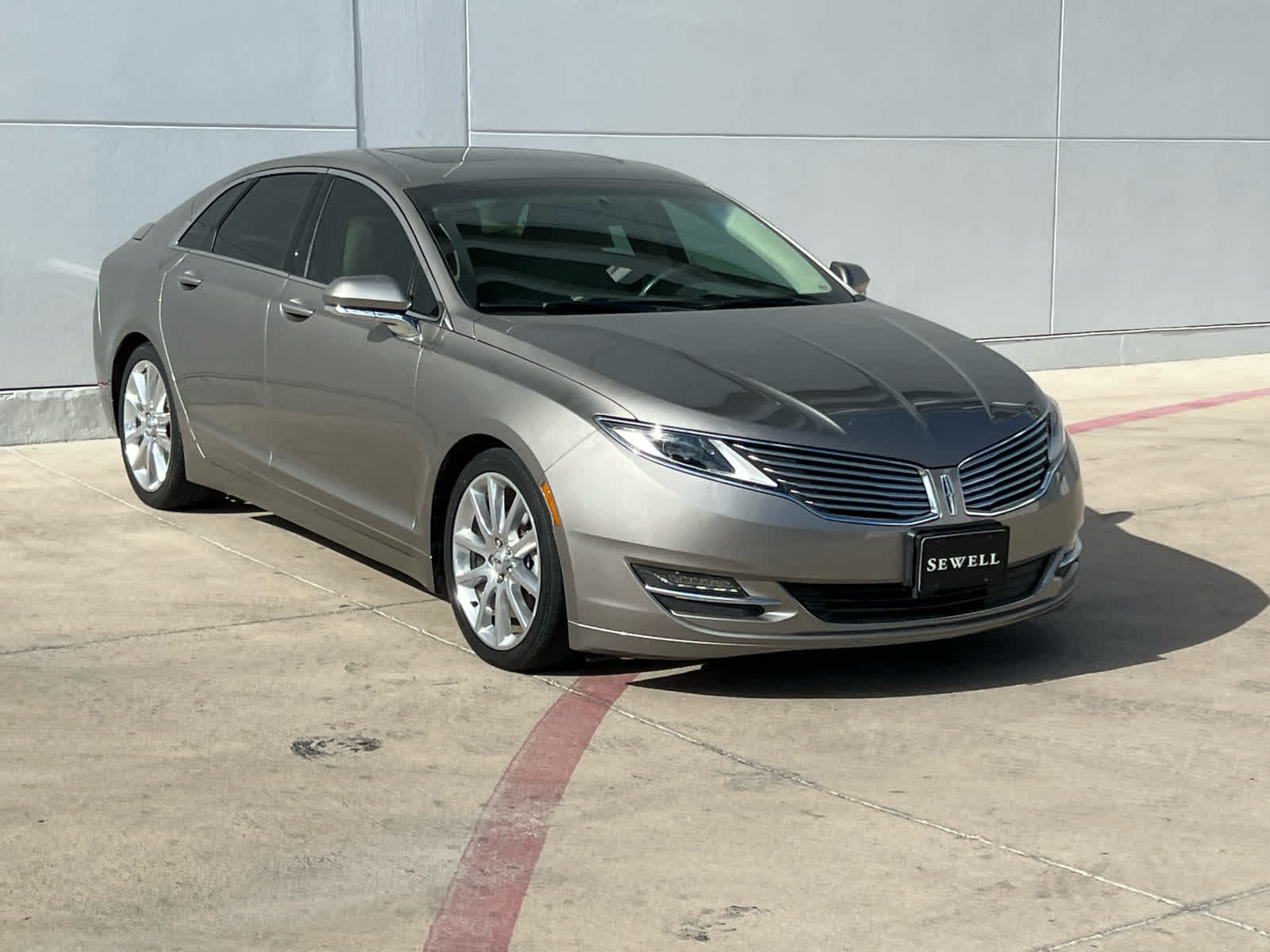 2016 Lincoln MKZ Hybrid photo 2