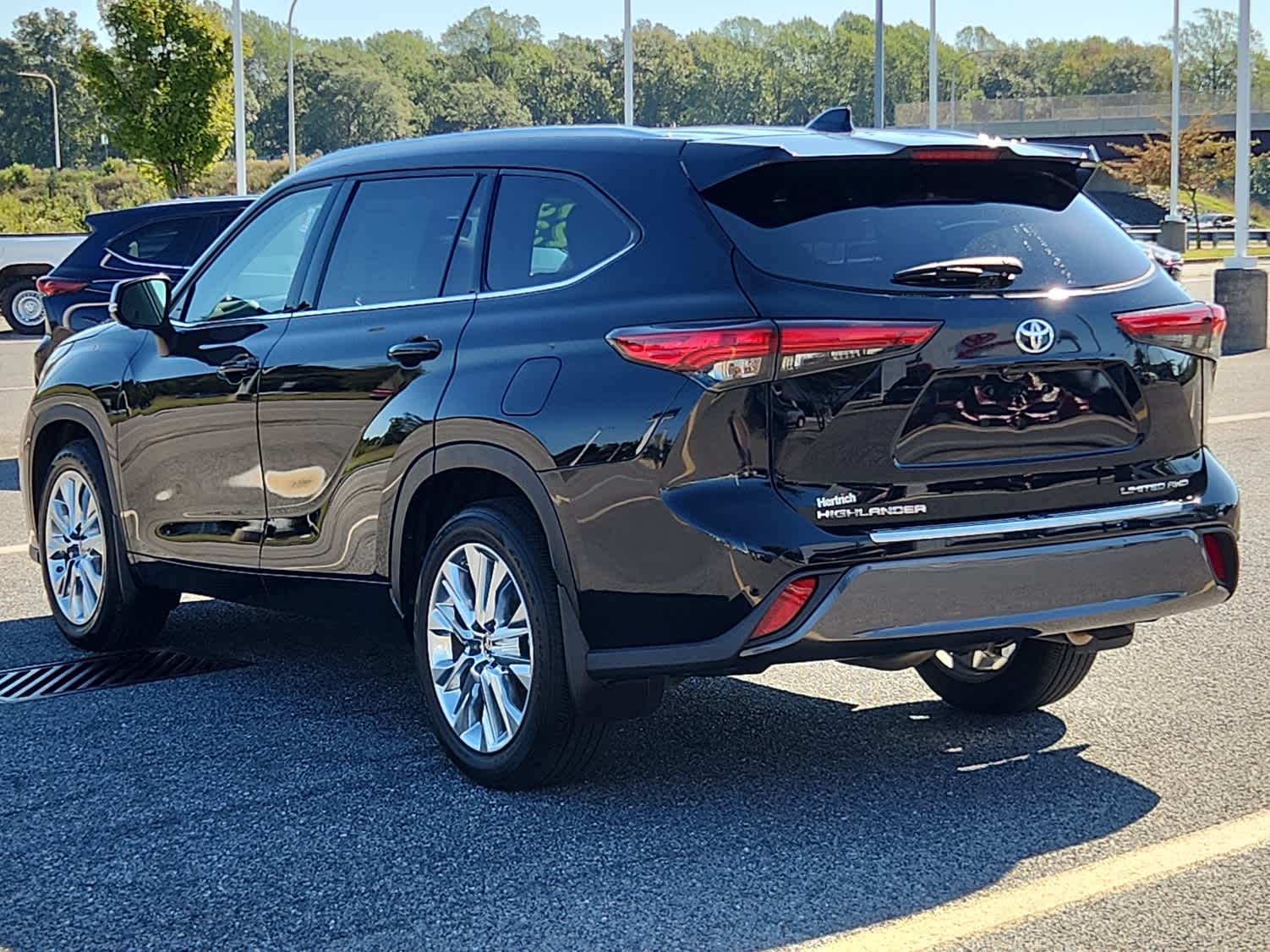 2023 Toyota Highlander Limited photo 3