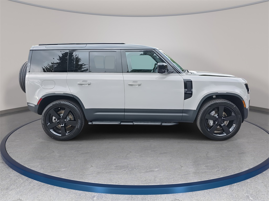 2026 Land Rover Defender 110 S photo 2