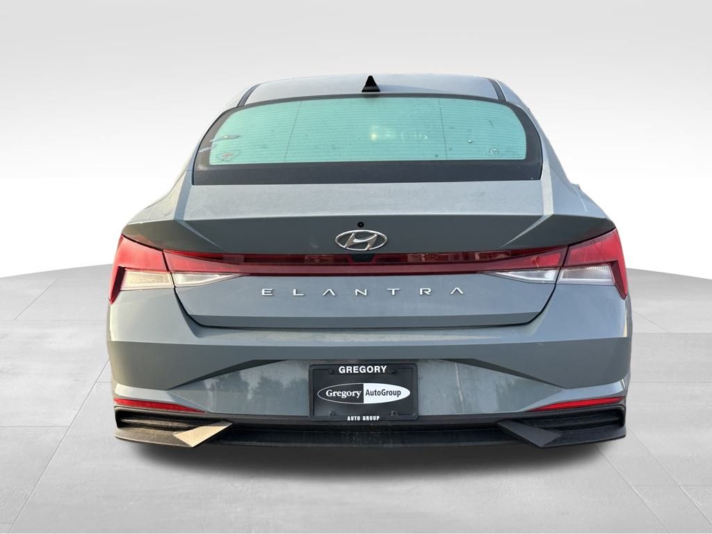 2023 Hyundai Elantra SE photo 4