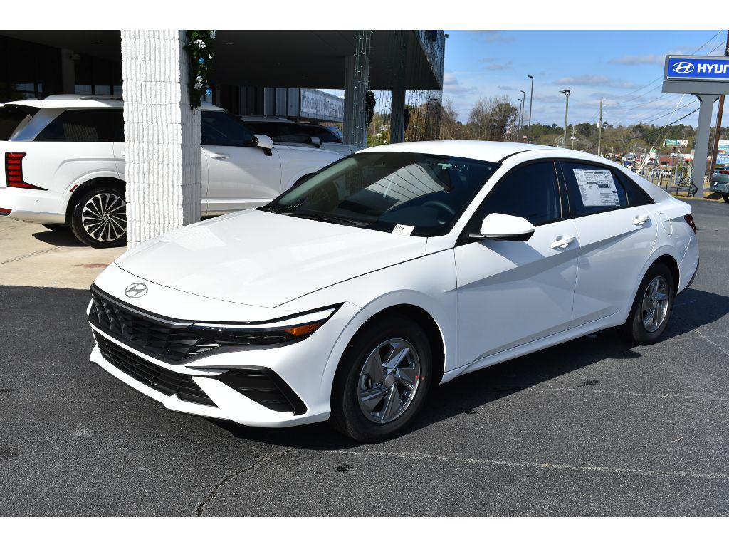 2026 Hyundai Elantra SE's photo