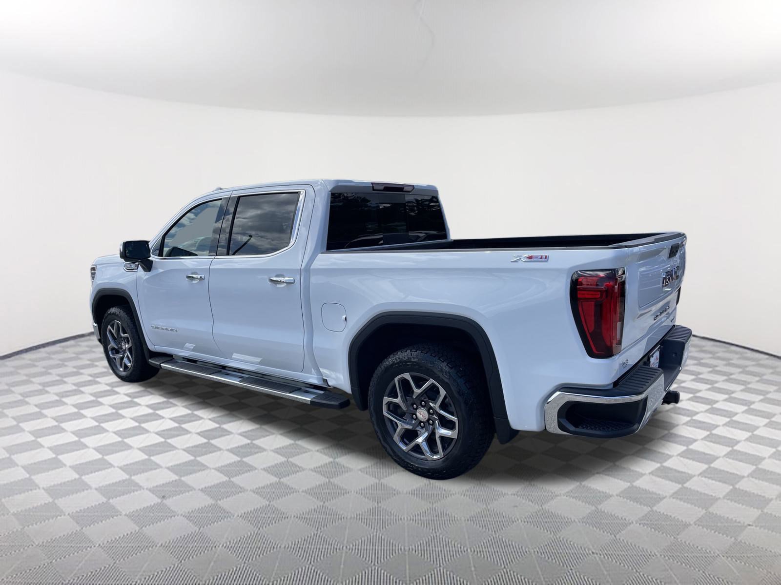 2025 Gmc Sierra 1500 SLT photo 3