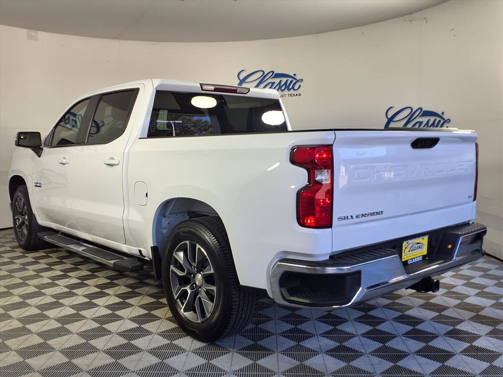 2023 Chevrolet Silverado 1500 LT photo 2