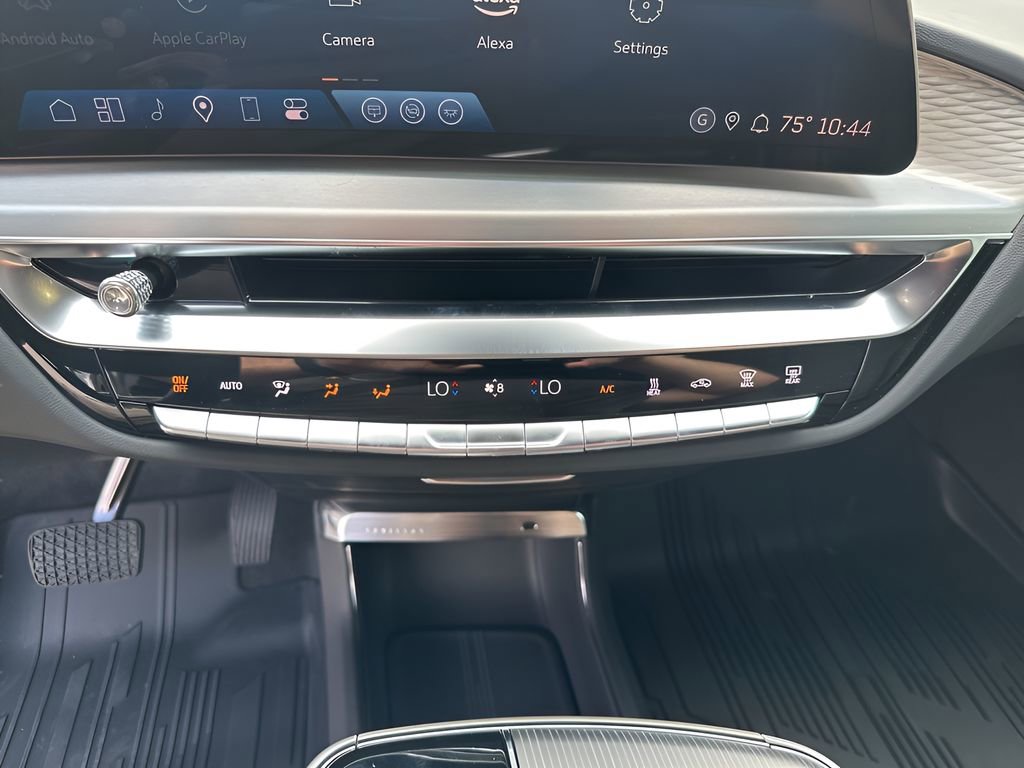 2025 Cadillac Lyriq Luxury photo 31