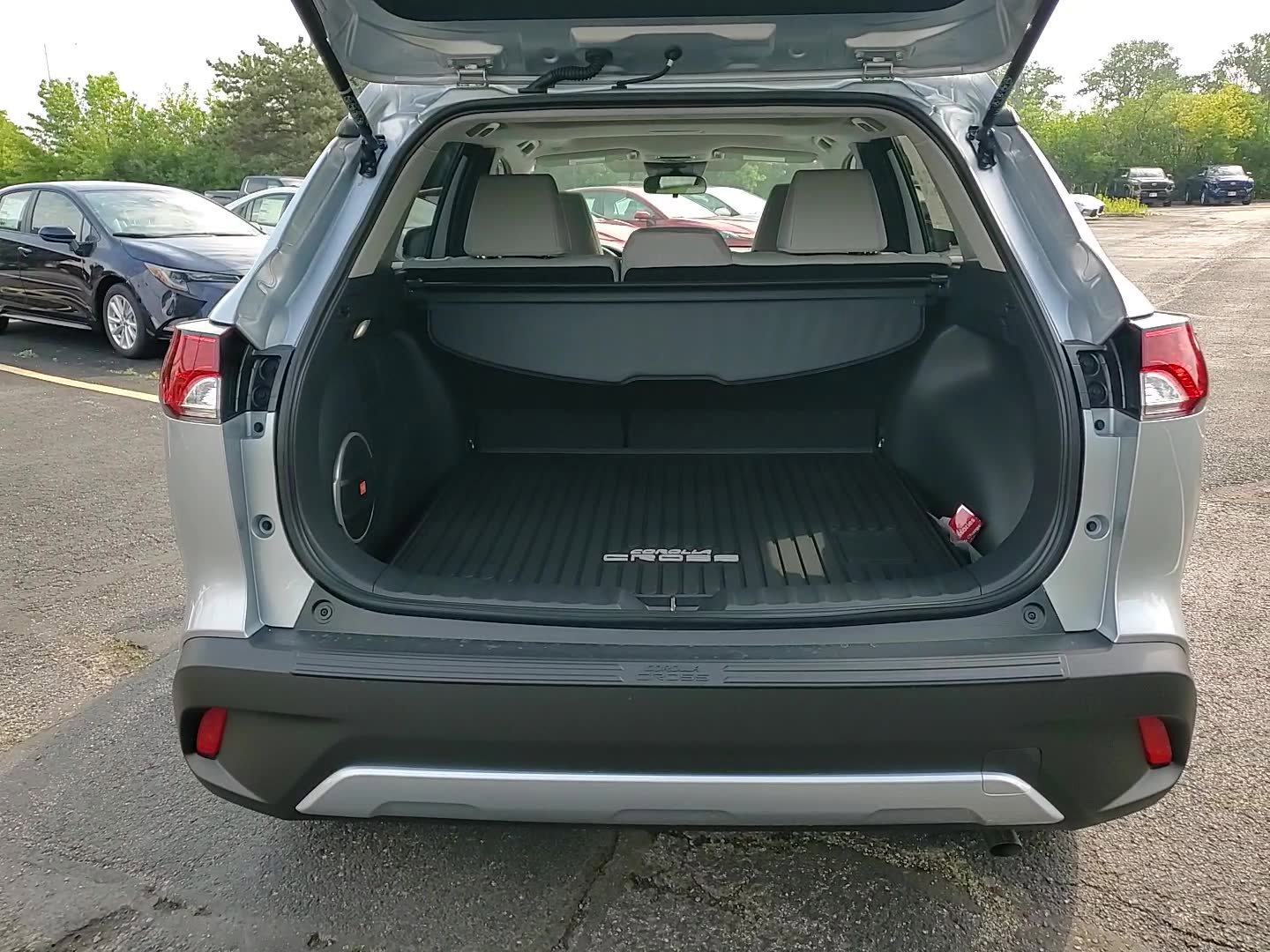 2025 Toyota Corolla Cross LE photo 6