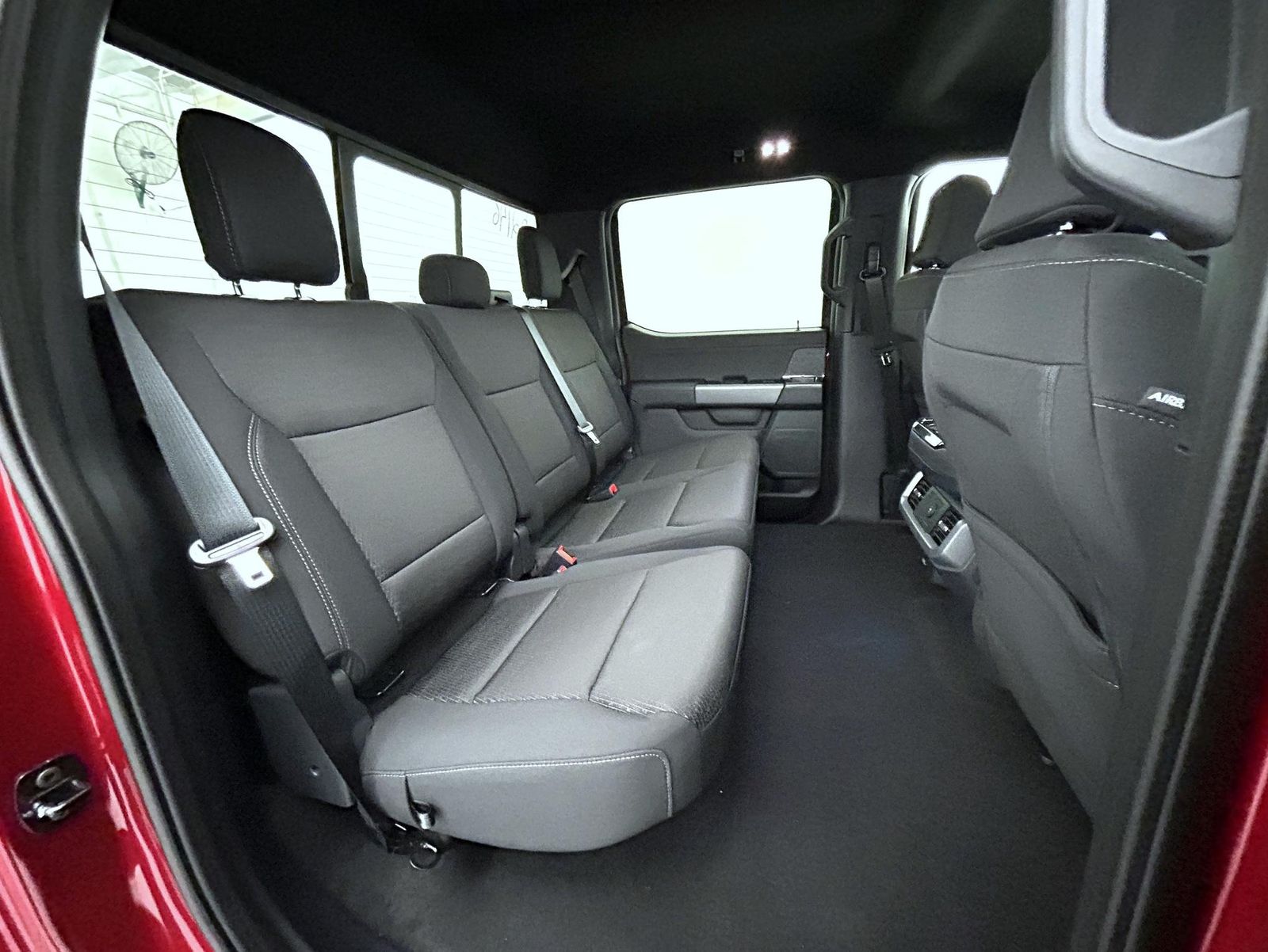 2025 Ford F-150 XLT photo 16