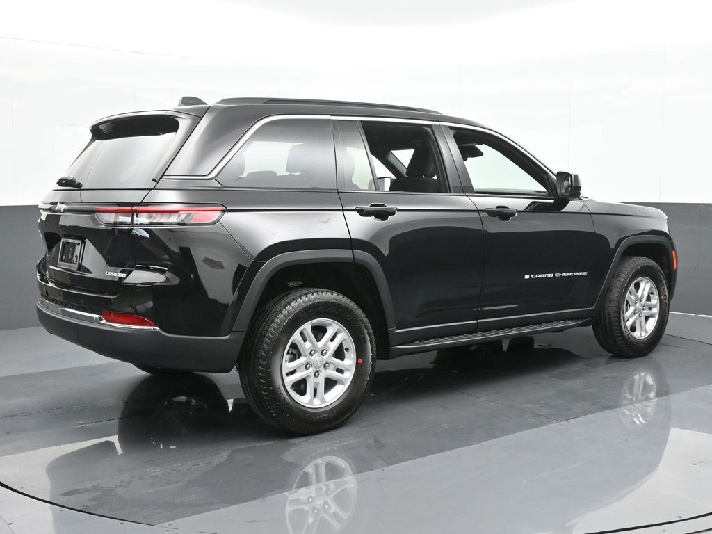 2024 Jeep Grand Cherokee Laredo photo 6