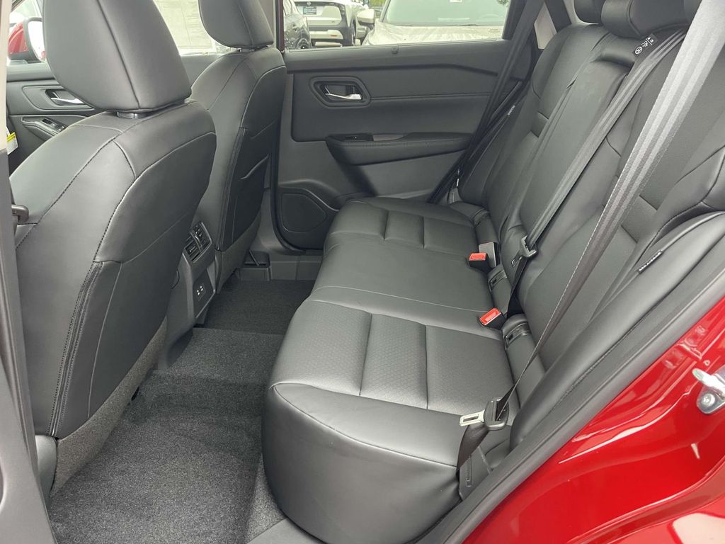 2026 Nissan Rogue SV photo 7