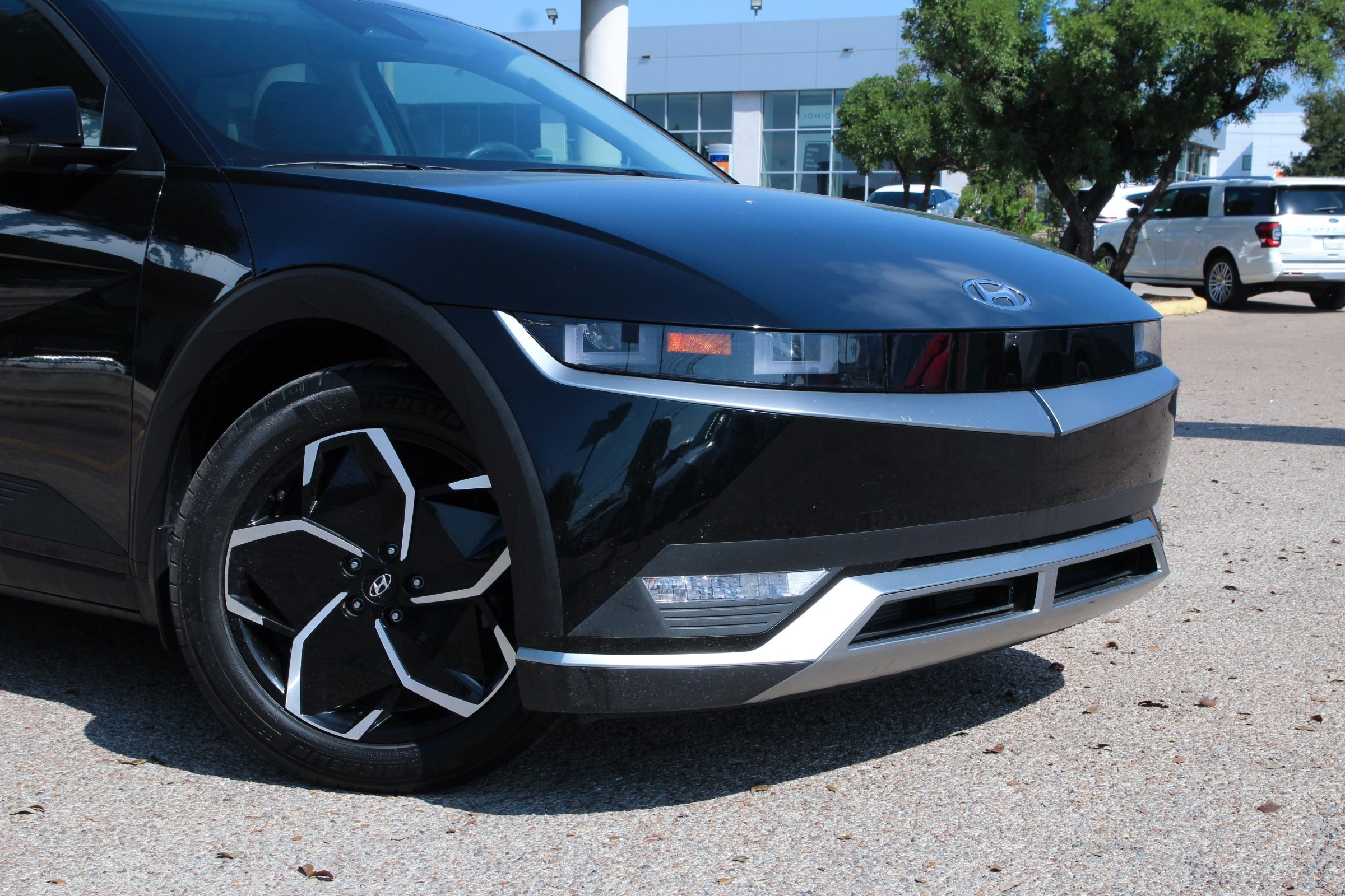 2023 Hyundai Ioniq 5 SE photo 2