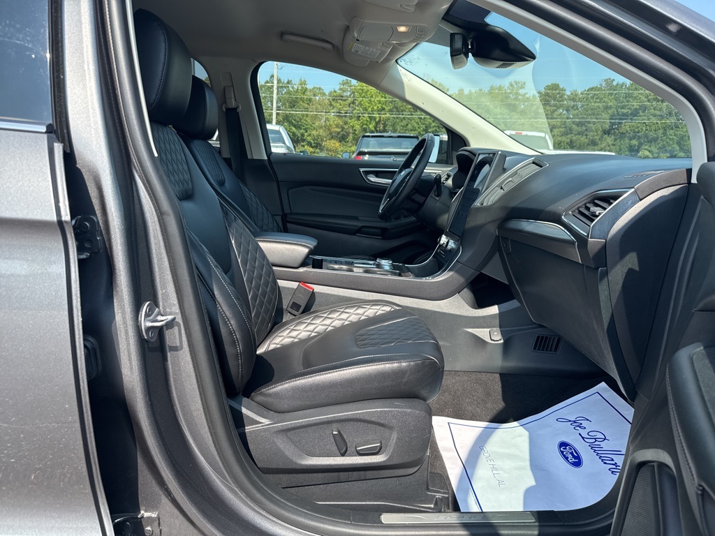 2024 Ford Edge Titanium photo 2