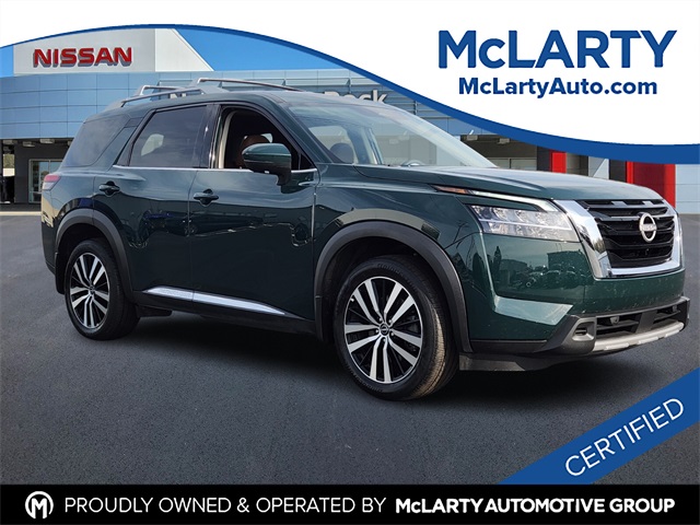 2024 Nissan Pathfinder Platinum's photo