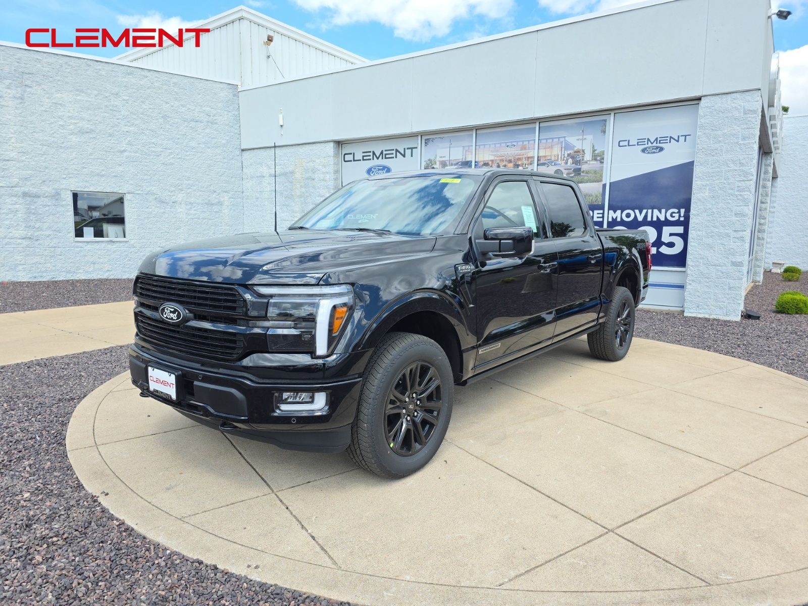 2025 Ford F-150 Platinum's photo