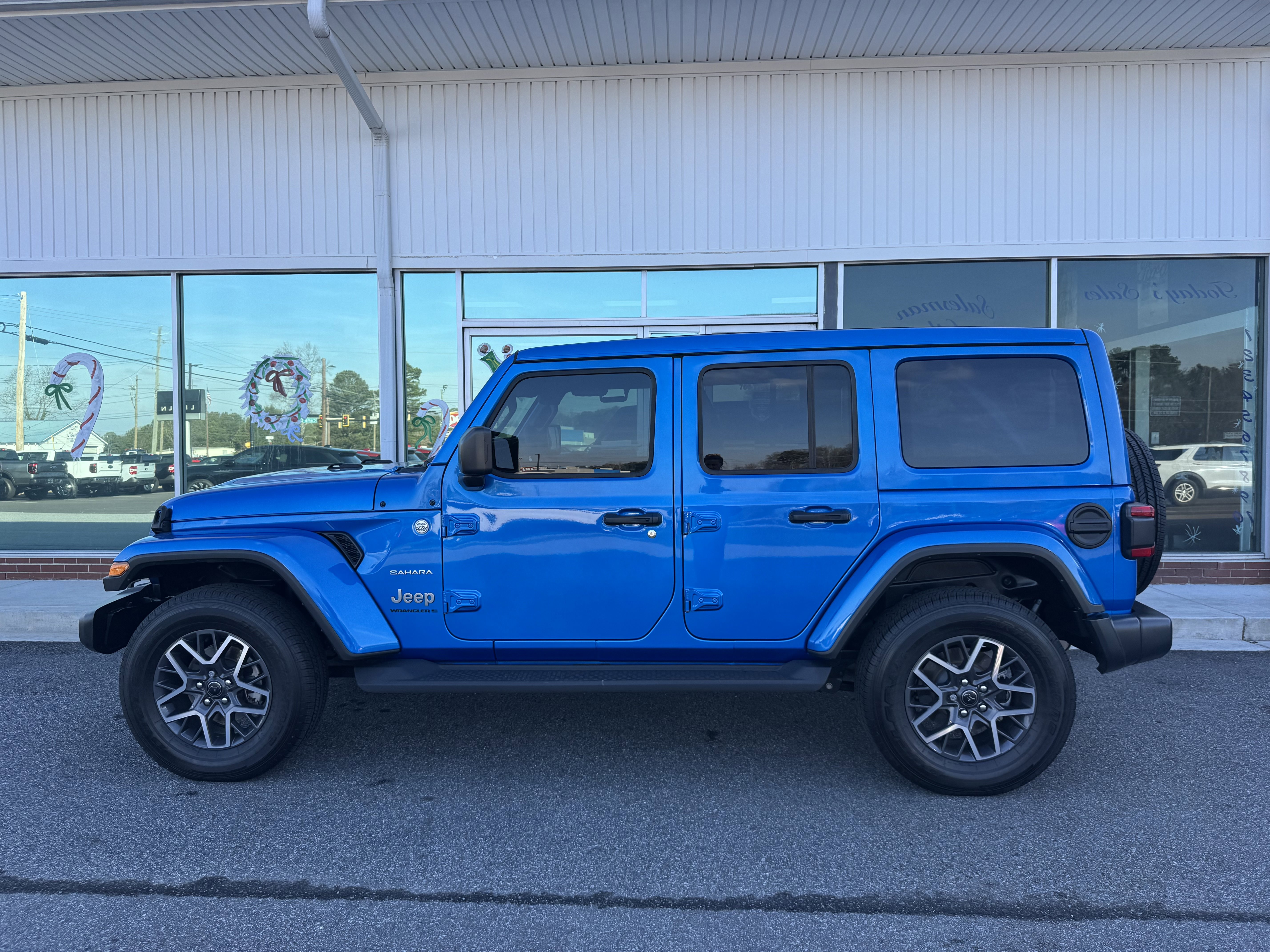 2024 Jeep Wrangler 4-Door Sahara's photo