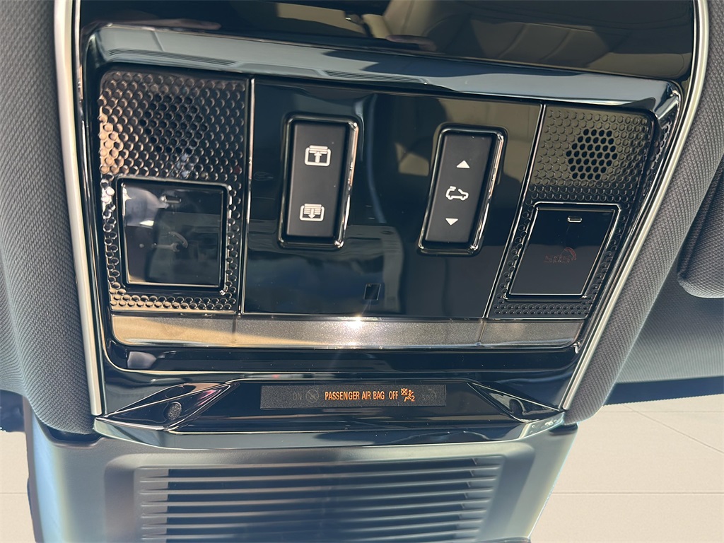 2024 Land Rover Range Rover Sport SE photo 8