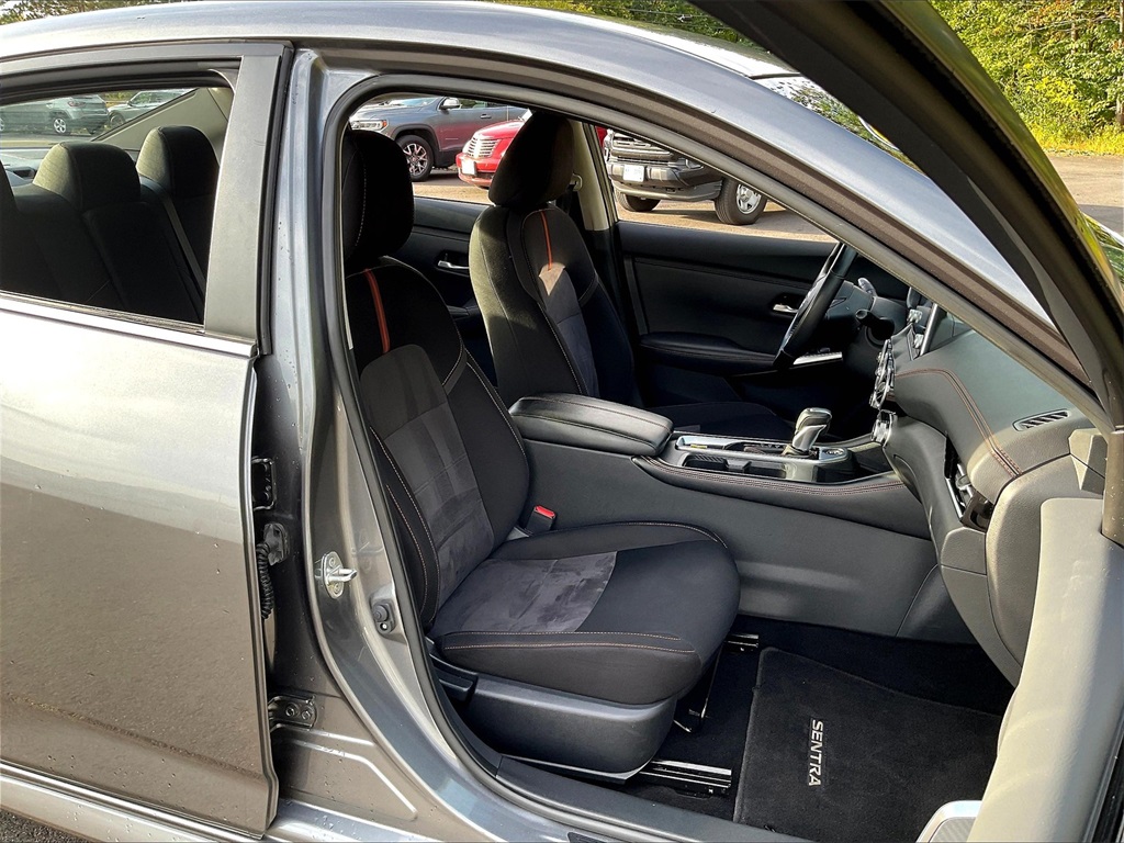2022 Nissan Sentra SR photo 11