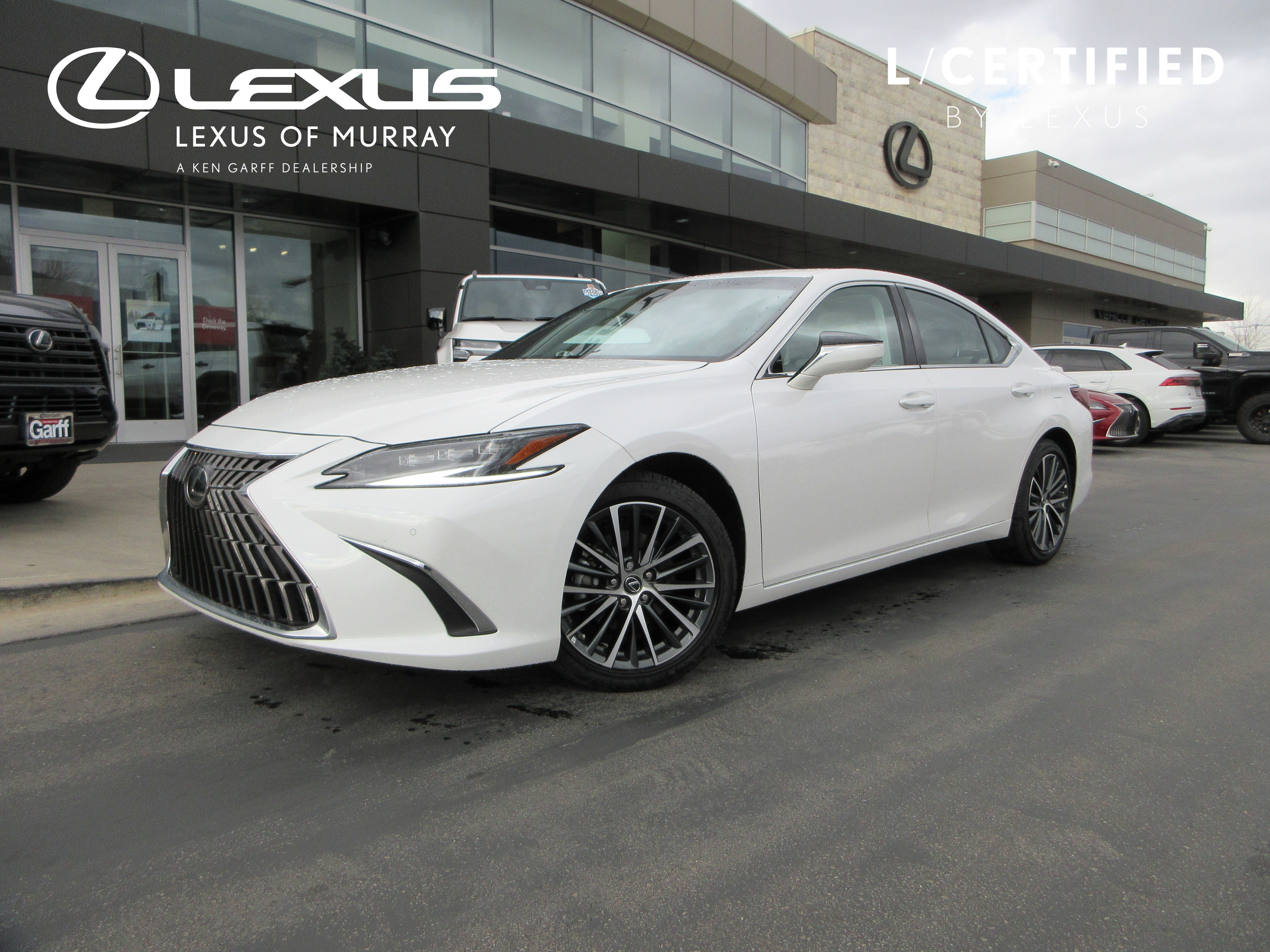 2025 Lexus ES Hybrid 300h's photo