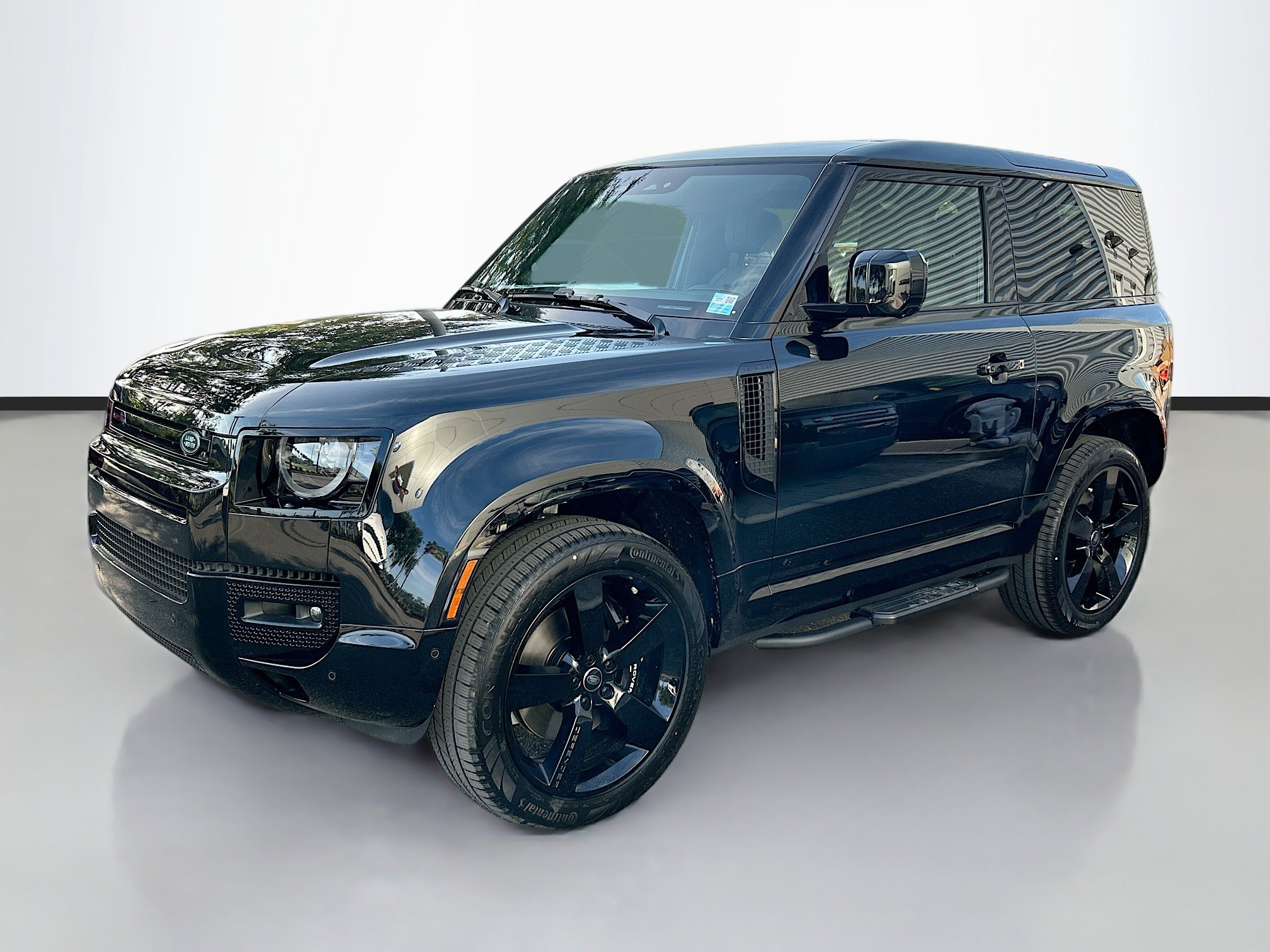 2025 Land Rover Defender V8's photo