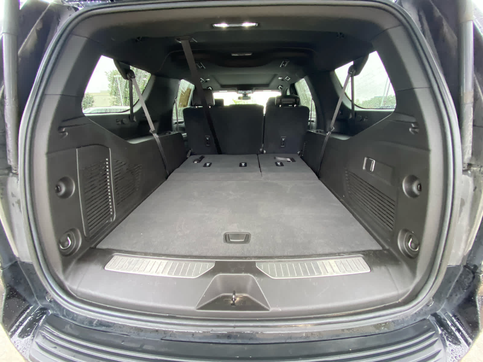 2021 Chevrolet Suburban RST photo 31
