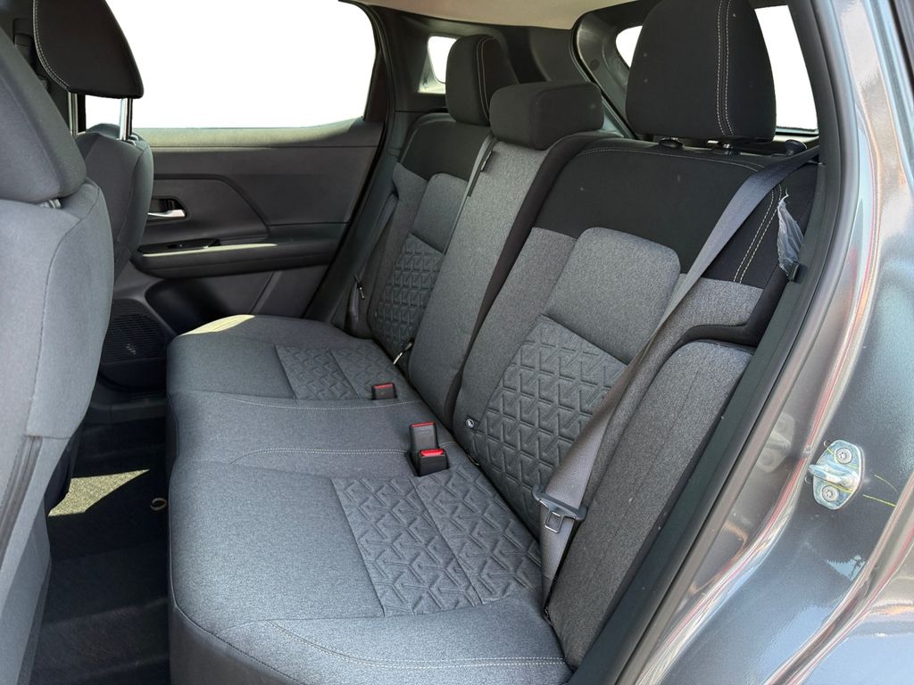 2025 Nissan Kicks SV photo 12