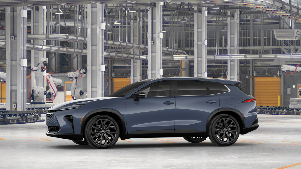 2025 Toyota Crown Signia Limited photo 3