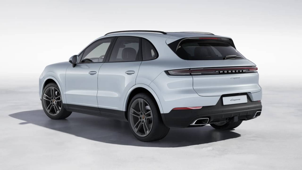 2024 Porsche Cayenne photo 3