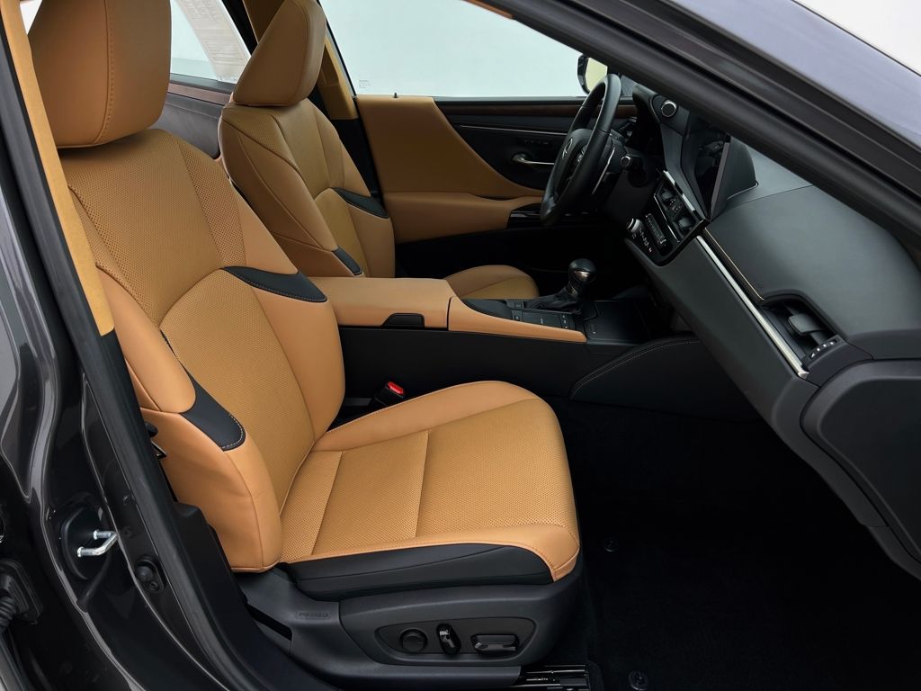 2022 Lexus ES 350 photo 14