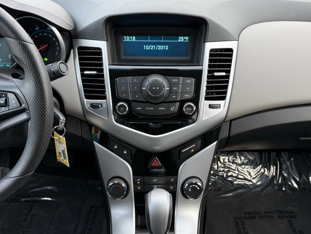 2011 Chevrolet Cruze LS photo 4