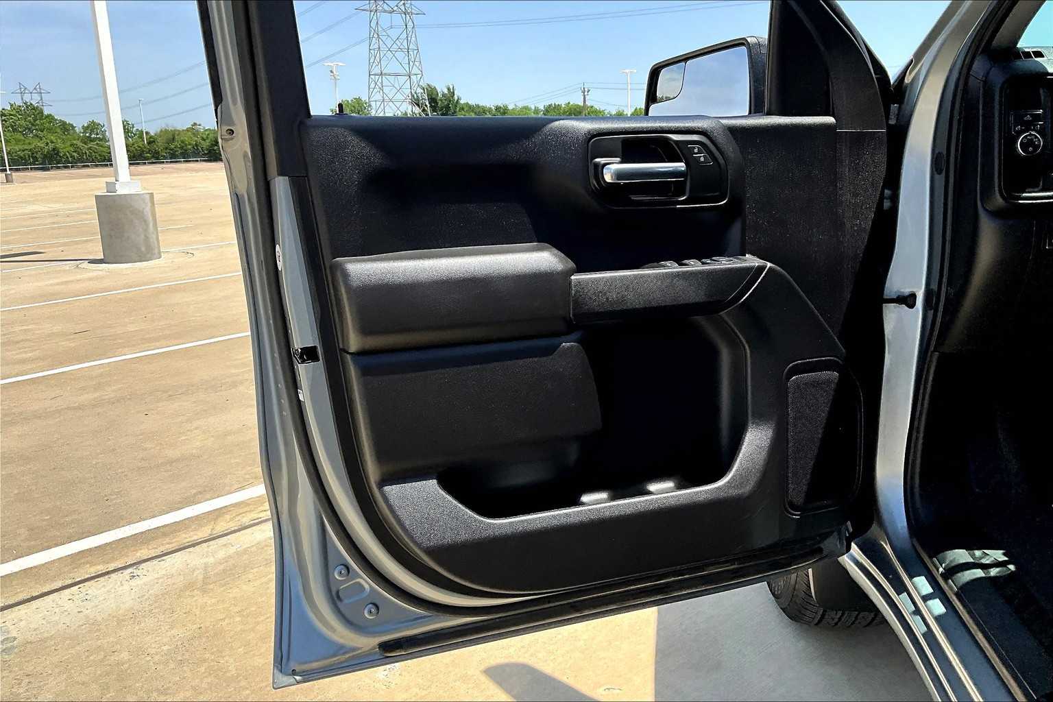 2025 Chevrolet Silverado 1500 Custom photo 39
