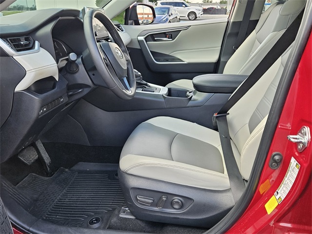 2024 Toyota RAV4 XLE Premium photo 6