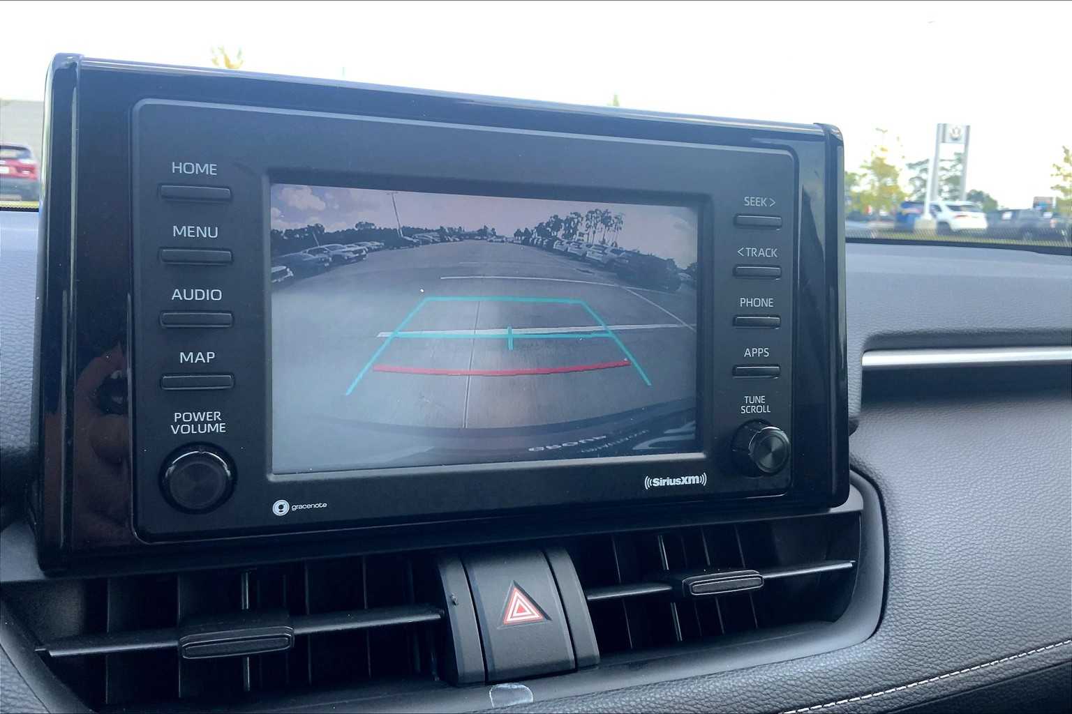 2020 Toyota RAV4 XLE photo 25