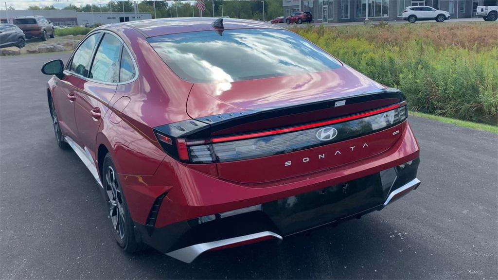 2025 Hyundai Sonata SEL photo 2