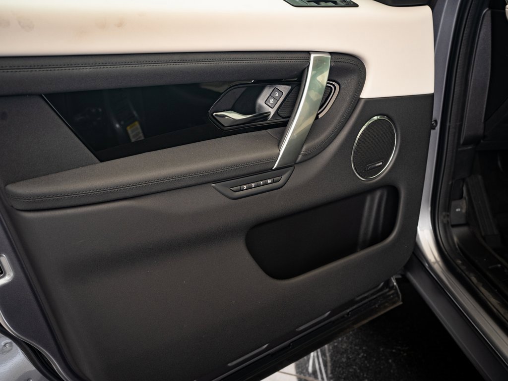 2025 Land Rover Discovery Sport S photo 23