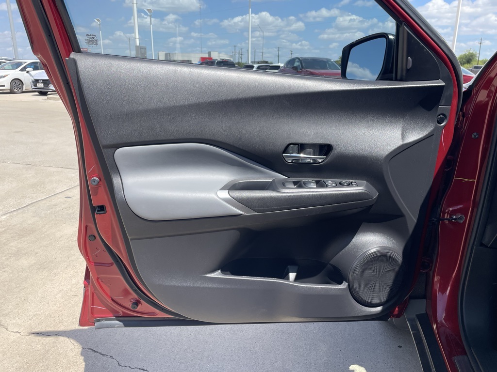2024 Nissan Kicks SR photo 12