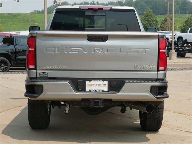 2025 Chevrolet Silverado 3500HD High Country photo 5