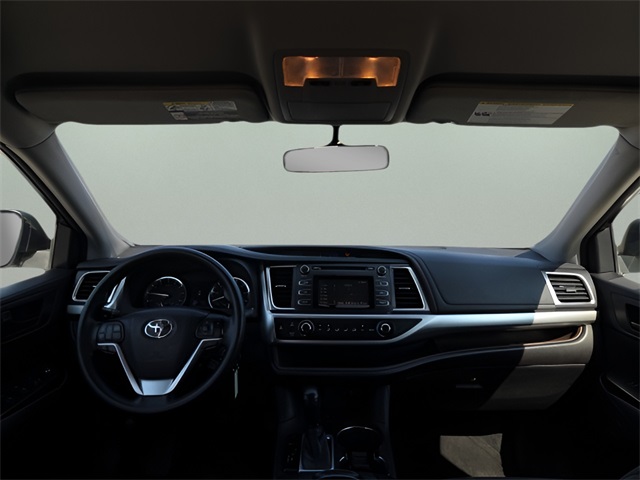2016 Toyota Highlander LE photo 10