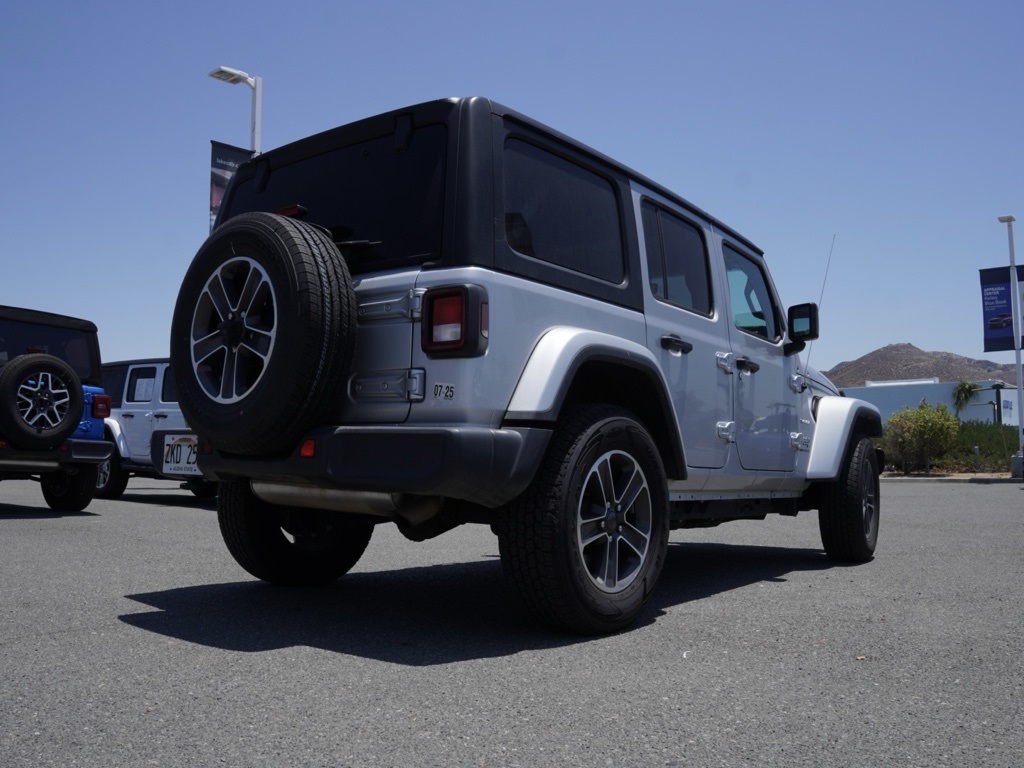 2023 Jeep Wrangler Sahara photo 3